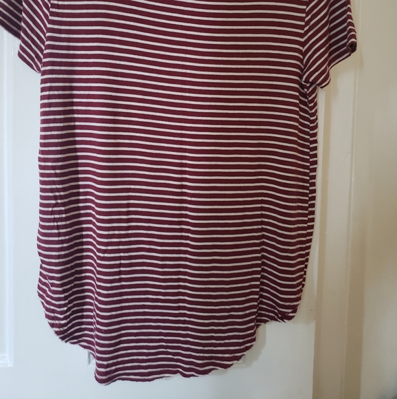 2 Hollister tops - Picture 2 of 4